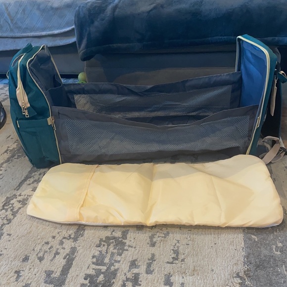 Amazing expandable Diaper bag - Picture 3 of 7